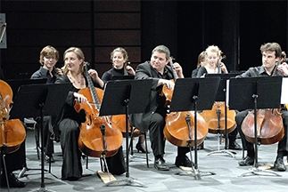 ensemble-violoncelle-2010-sur-la-scene-nationale-de-chalons-en-champagne-paul-bazelaire-Concert R-gional Violoncelles -14-