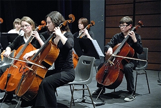 ensemble-violoncelle-2010-sur-la-scene-nationale-de-chalons-en-champagne-paul-bazelaire-Concert R-gional Violoncelles -20-