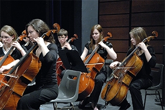 ensemble-violoncelle-2010-sur-la-scene-nationale-de-chalons-en-champagne-paul-bazelaire-Concert R-gional Violoncelles -26-