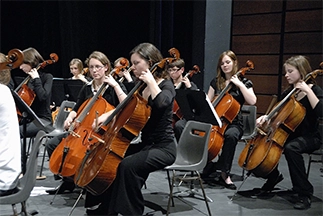 ensemble-violoncelle-2010-sur-la-scene-nationale-de-chalons-en-champagne-paul-bazelaire-Concert R-gional Violoncelles -28-