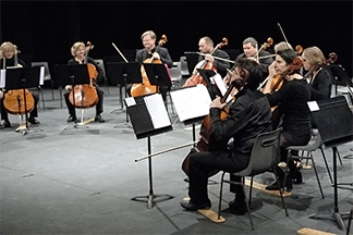 ensemble-violoncelle-2010-sur-la-scene-nationale-de-chalons-en-champagne-paul-bazelaire-Concert R-gional Violoncelles -3-