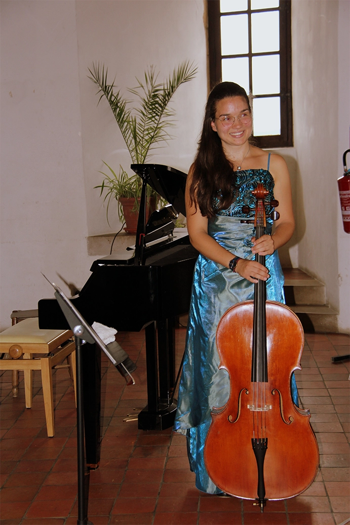 remise-violoncelle-association-amis-paul-bazelaire-Urmina_et_le cello_Darche