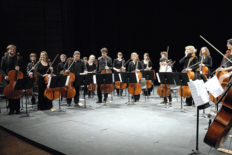 ensemble-violoncelle-2010-sur-la-scene-nationale-de-chalons-en-champagne-paul-bazelaire-agnes17